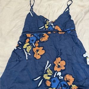 Hollister flowy tank, worn once.